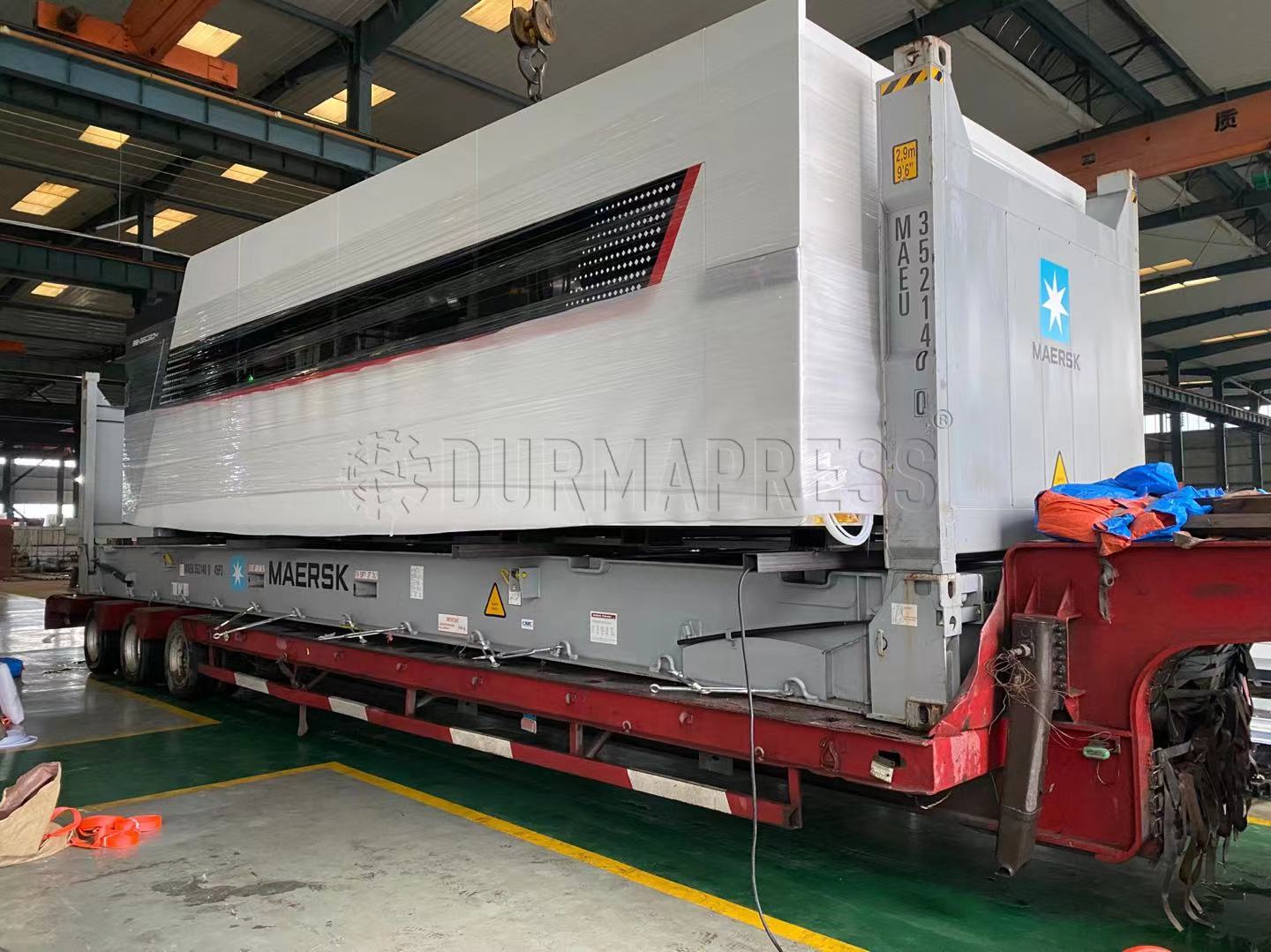Full Covered Sheet and Tube Fiber Laser Cutting Machine with Exchange Table export Brasil 